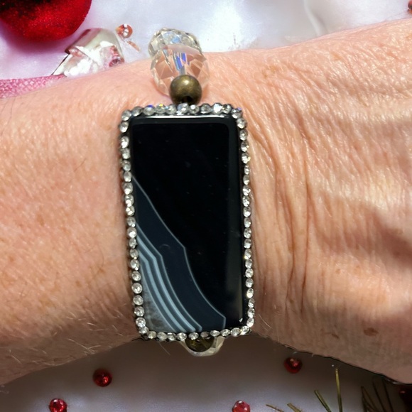 Beautiful Matching Black Necklace and Bracelet Set 🖤 - Picture 3 of 4